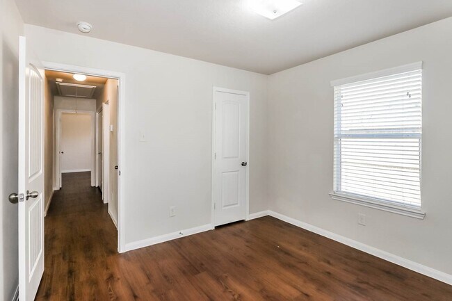 Building Photo - 18707 N Lyford Dr