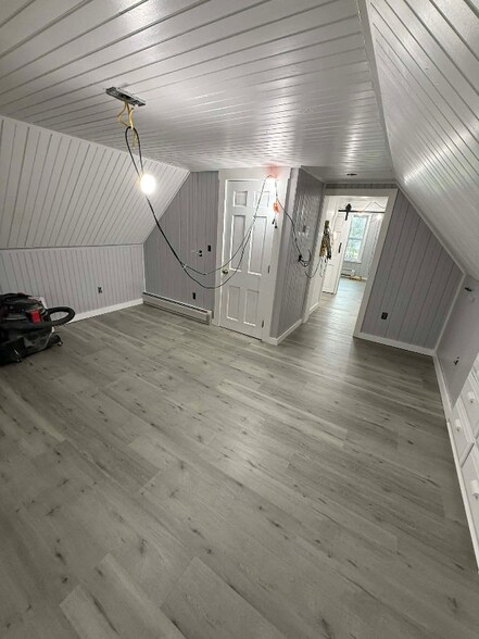 Building Photo - 168 Elm St