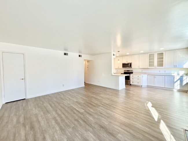 Building Photo - Gorgeous Updated Condo In Virginia Beach!