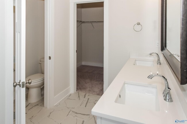 Building Photo - 14705 Greenleaf Dr