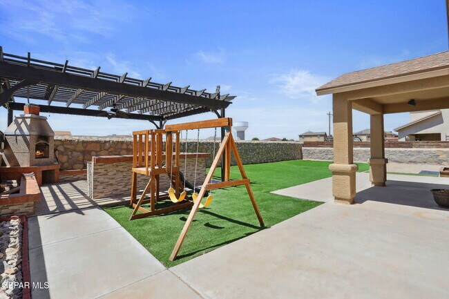 Building Photo - 14508 Shady River