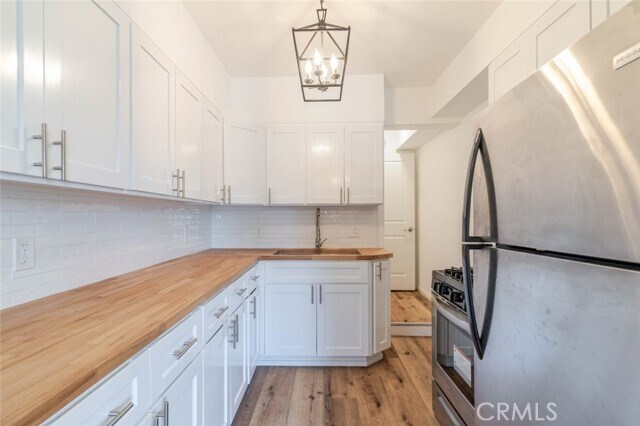 Building Photo - 15243 Valleyheart Dr