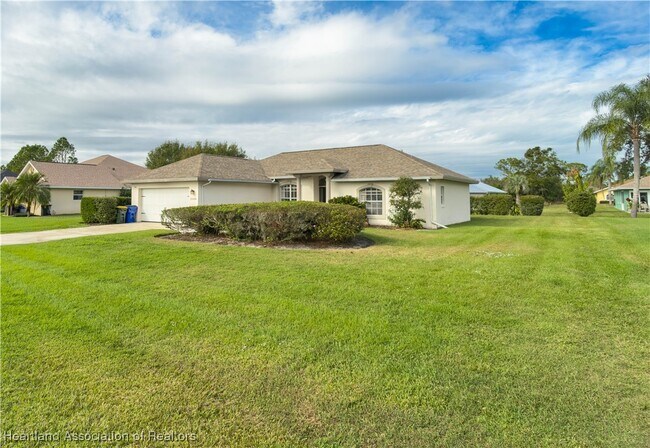 Building Photo - 2508 Manor Dr