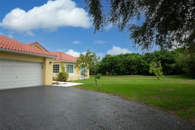 Building Photo - 1049 Laguna Springs Dr