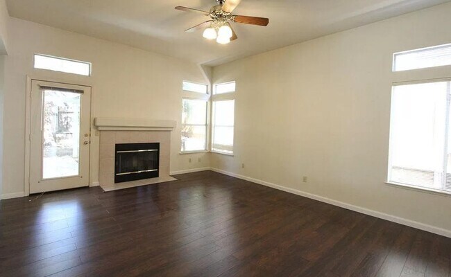 Building Photo - 196 Bayline Cir