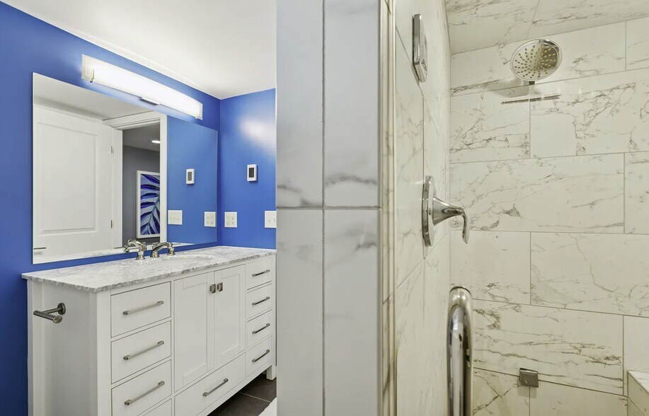 Building Photo - 5749 Pleasant Ave