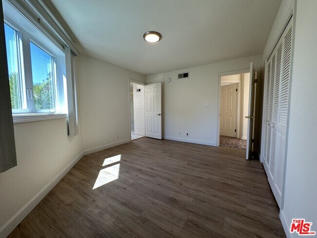 Building Photo - 623 Palisades Ave