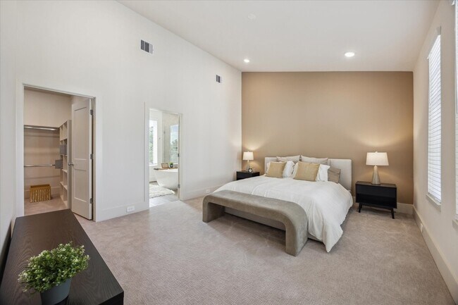 Building Photo - 5903 Urban Pnes St