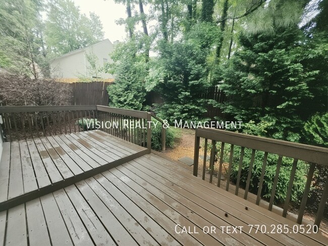 Building Photo - 5025 Brittany Dr