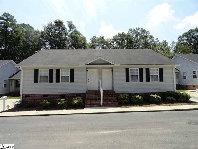 Building Photo - 2 Bed / 2 Bath near Cherrydale
