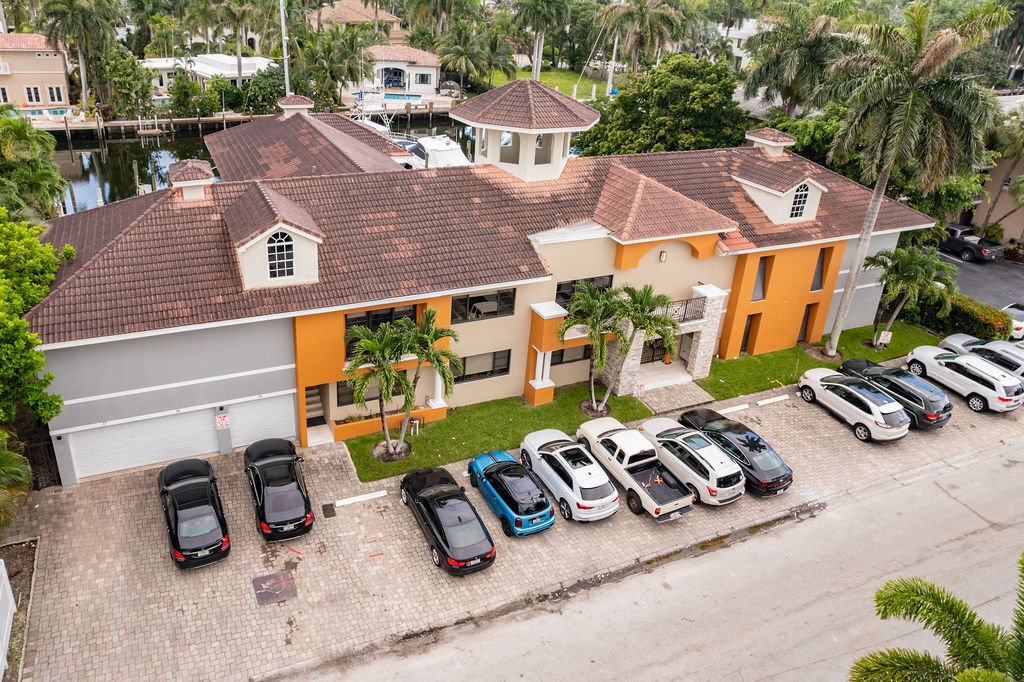 Building Photo - 64 Isle Of Venice Dr