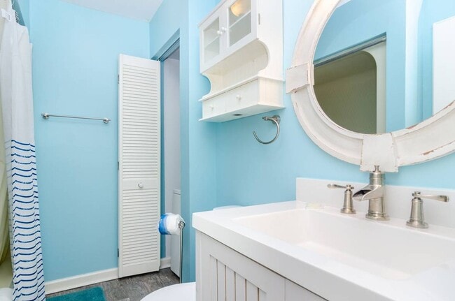 Building Photo - 1437 Fort Fisher Blvd S