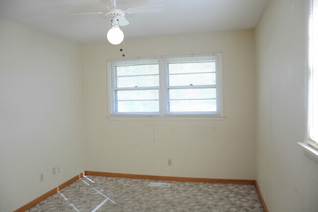 Building Photo - 2035 Tecumseh Rd