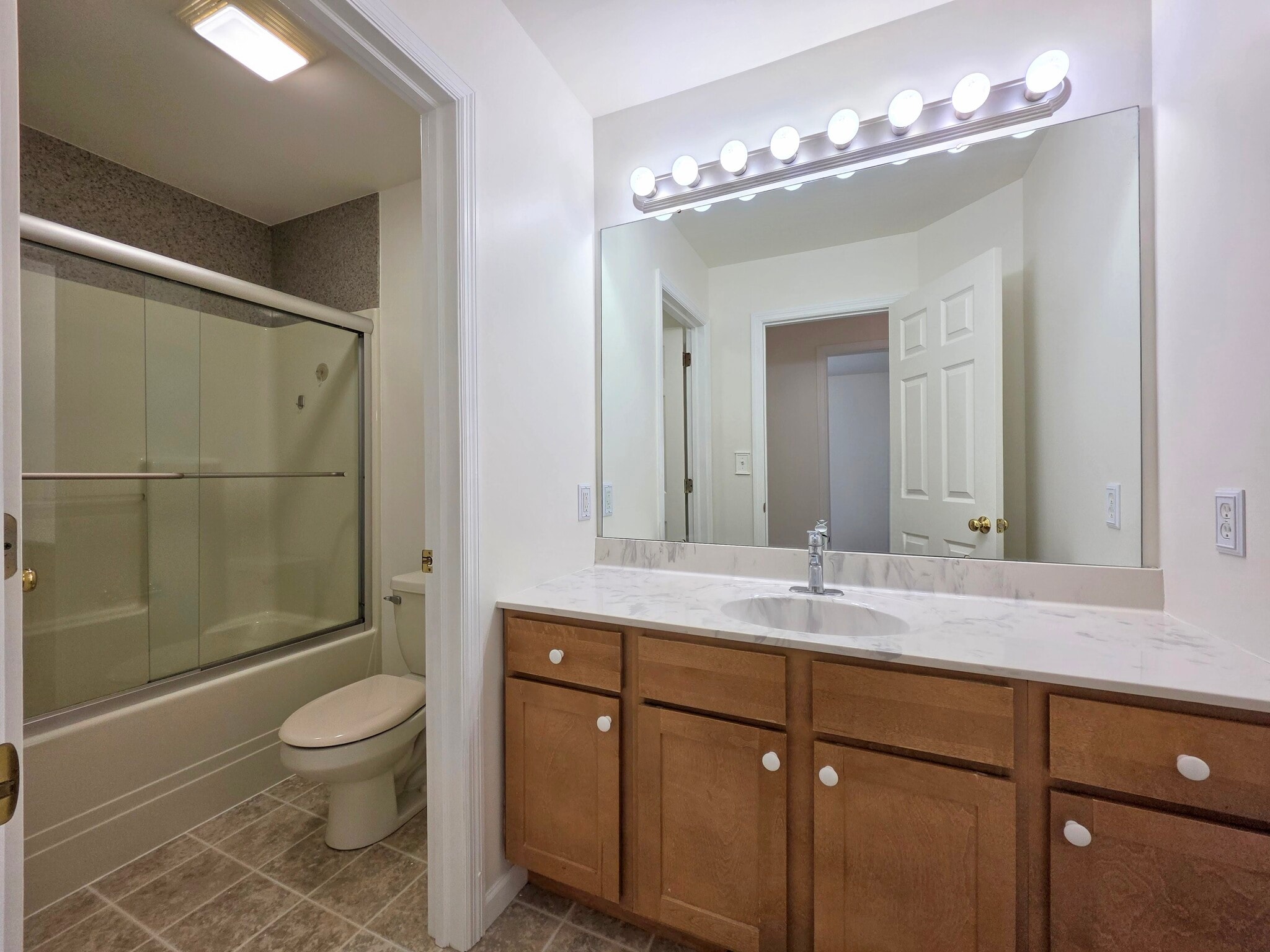 Building Photo - 521 Fox Ridge Ln