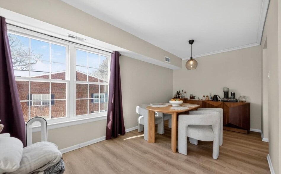 Building Photo - 419 Drummers Ln