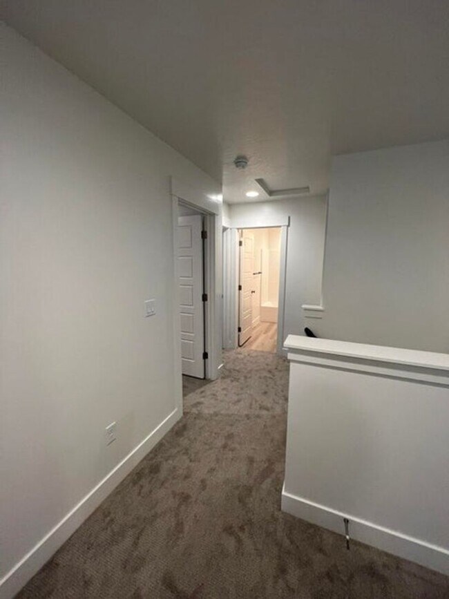 Building Photo - 5924 Aragorn Ln