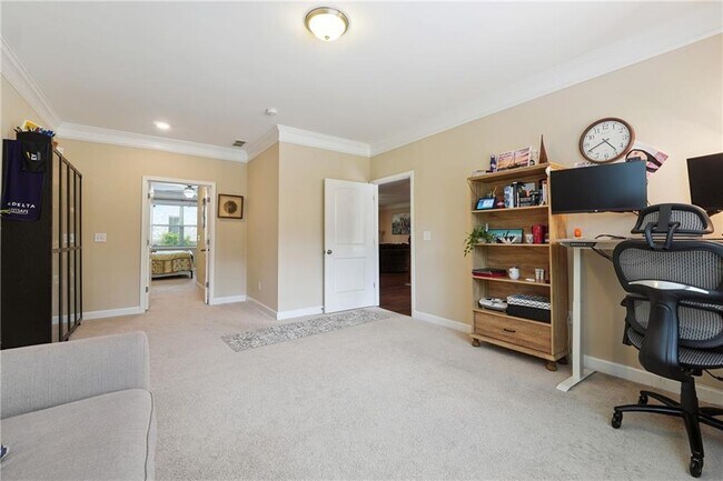Building Photo - 915 Elmsbrook Ln