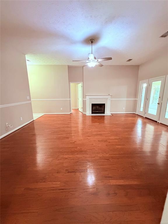 Building Photo - 11 Twin Oaks Ln