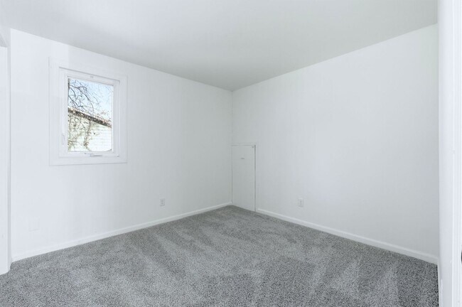 Building Photo - COMING SOON - 3 Bedroom house with updated features and fenced in yard!