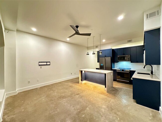 Building Photo - 507 Sabine St