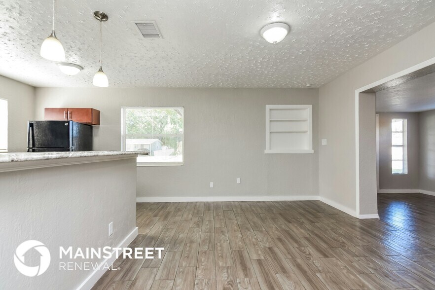 Building Photo - 5204 S 80th St