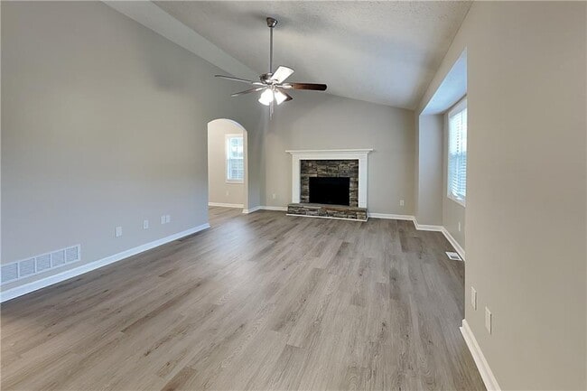 Building Photo - 6161 Longwood Chase