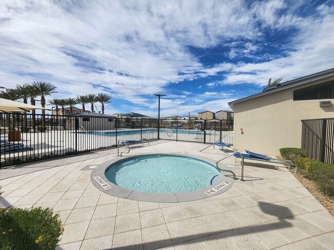 Building Photo - 3 story 3 bed/3 bath townhouse in brand new Watercolor Community