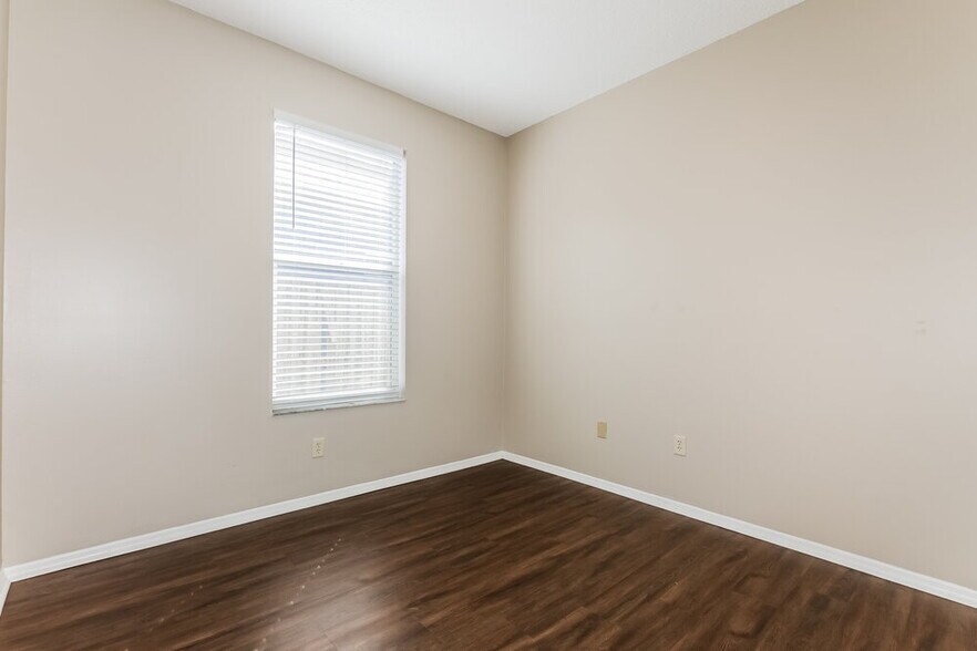 Building Photo - 327 Sand Ridge Dr