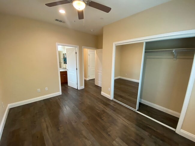 Building Photo - Spacious Corner Unit