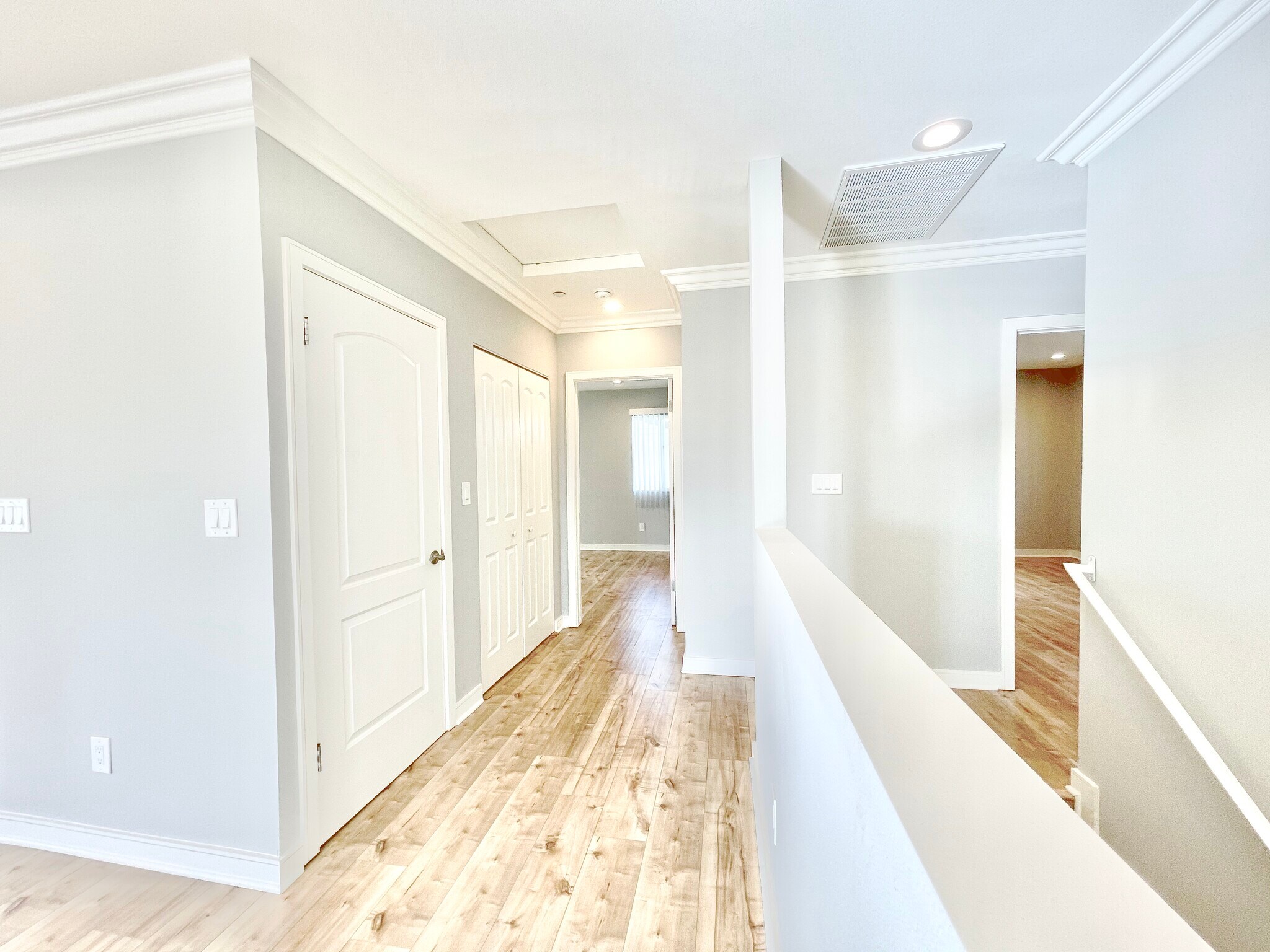 Building Photo - 4463 1/2 Rosewood Ave