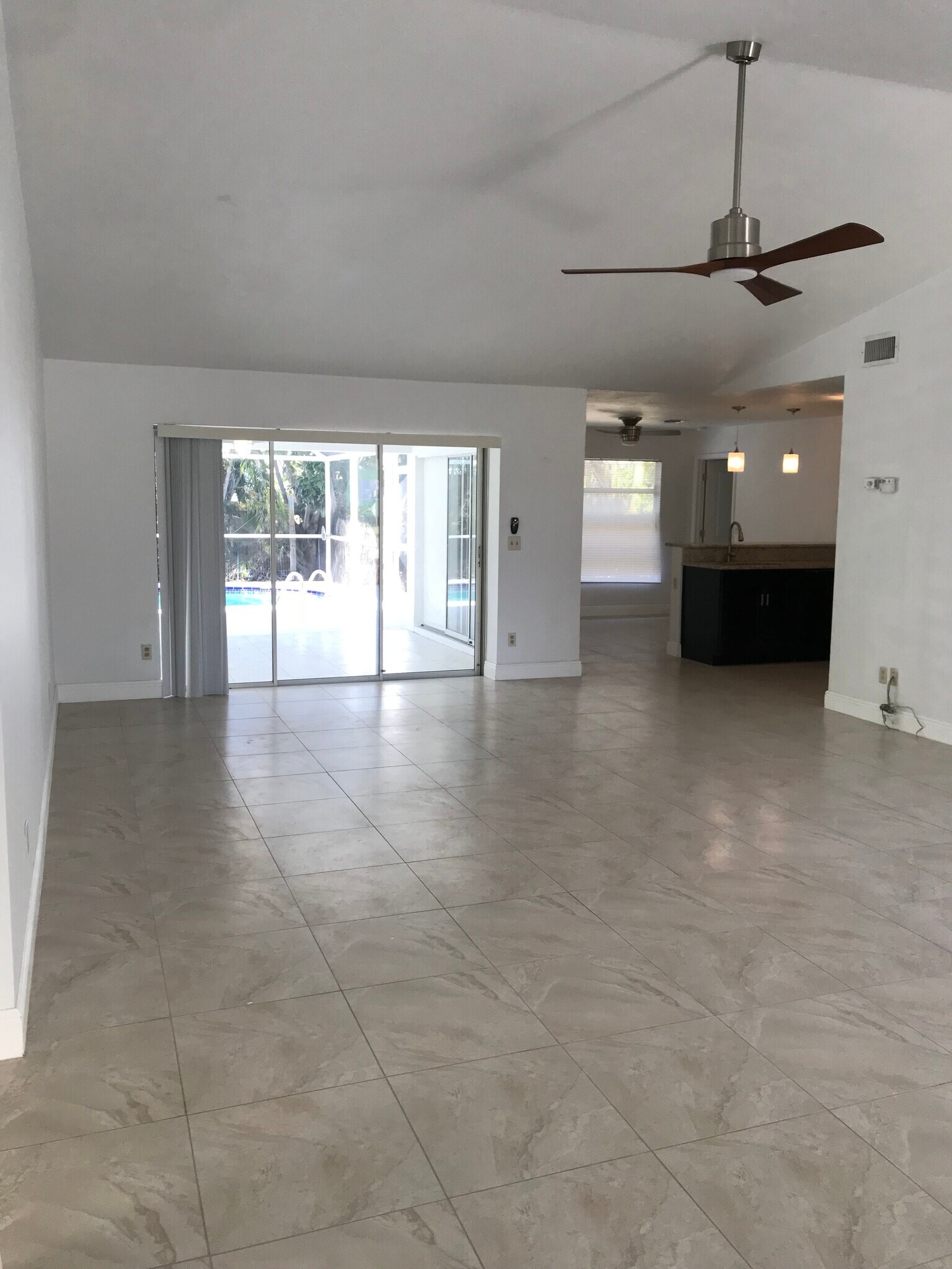 Building Photo - 1320 Milano Dr