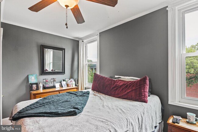 Building Photo - 701 Grundy St