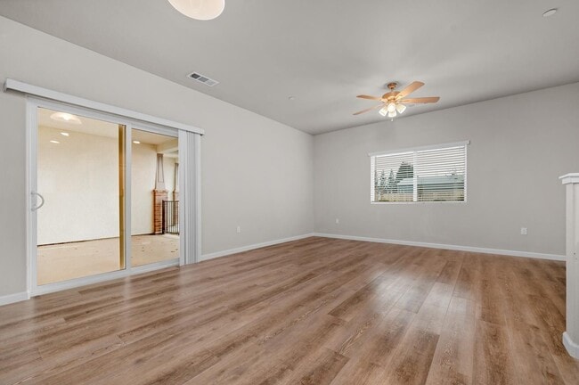 Building Photo - Wood Ranch Duplex 519