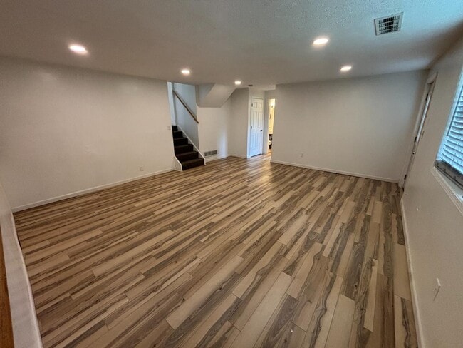 Building Photo - 15 Flora Way