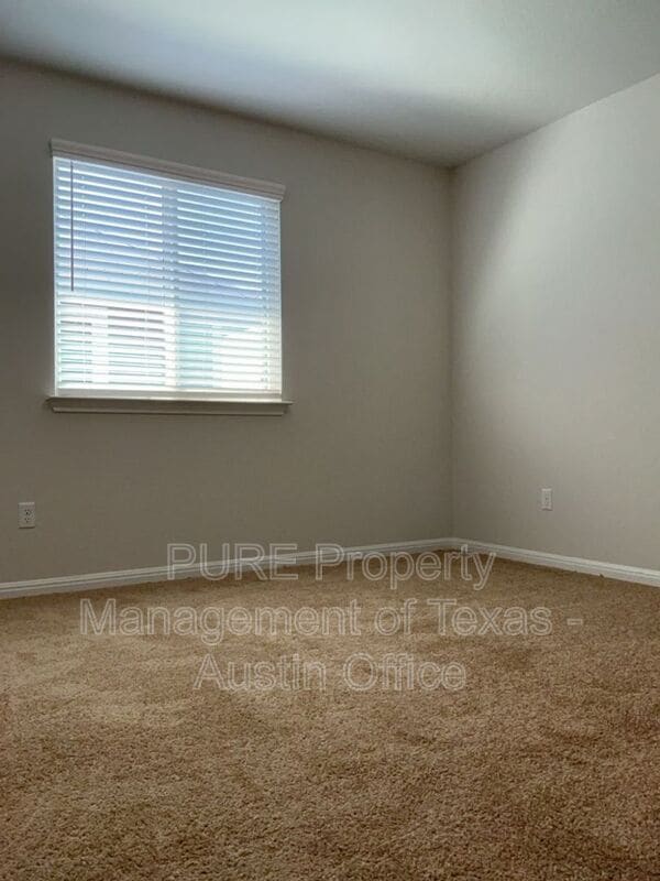 Building Photo - 112 Eagle Lake Dr