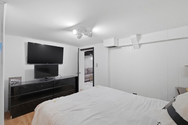 Building Photo - 9728 S Tripp Ave