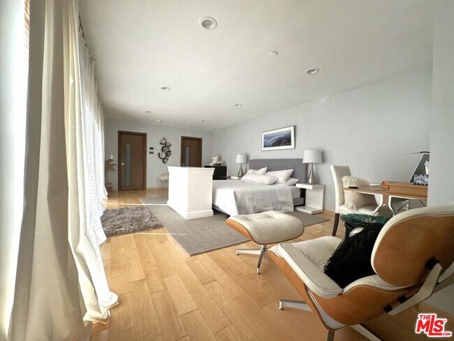 Building Photo - 9300 Warbler Way