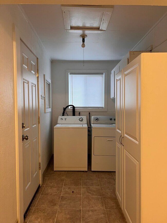 Building Photo - OWN961