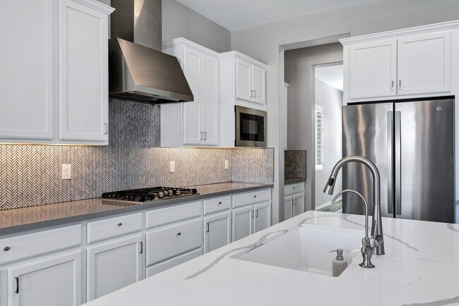 Building Photo - Spacious 5 Bedroom Home for Rent in East Mesa