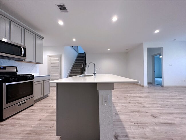 Building Photo - 29402 Ella Larchmont Ct