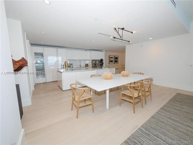 Building Photo - 10201 Collins Ave