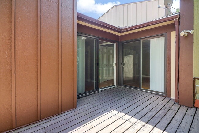 Building Photo - 177 Cascade Dr