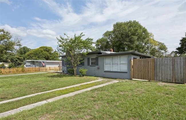 Building Photo - 6036 Dogwood Dr