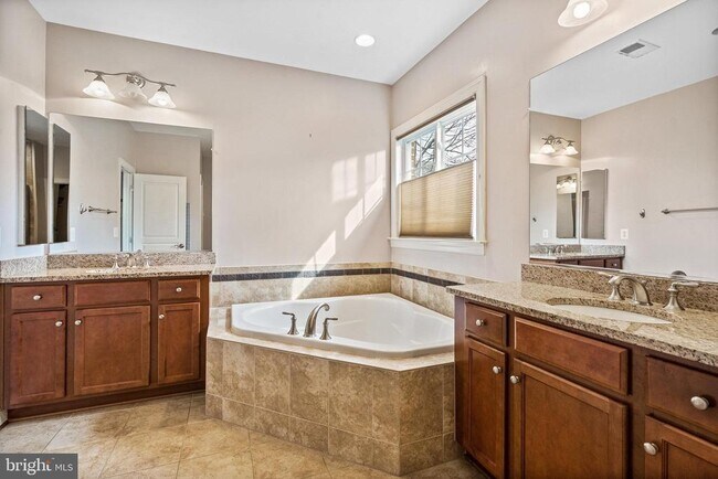 Building Photo - 4561 Rona Pl
