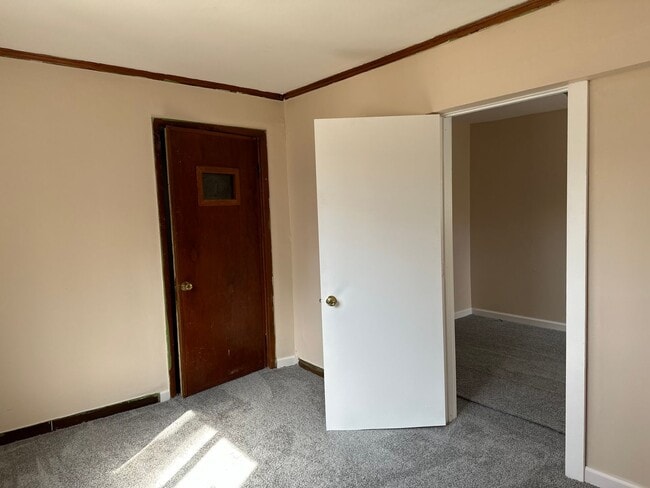 Building Photo - YUO WILL FALL IN LOVE WITH THIS COZY HOME !!!