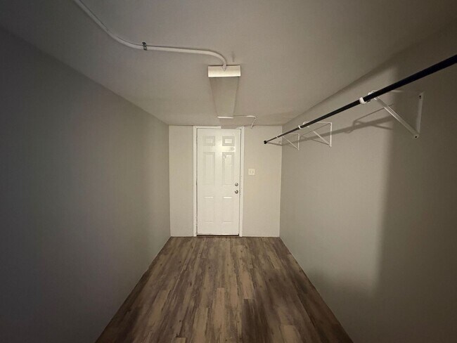 Building Photo - 3846 Ridge Ave