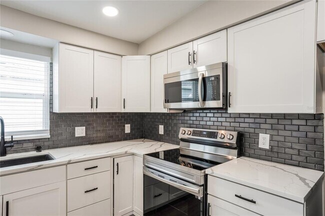 Building Photo - 8716 78th Pl