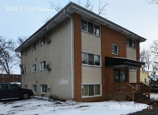 Building Photo - Spacious 2-Bedroom Upper-Level Unit - Avai...