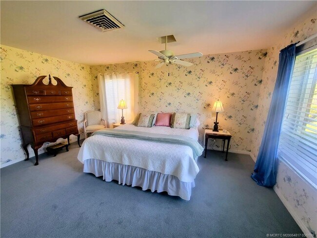 Building Photo - 3543 SE Fairway E