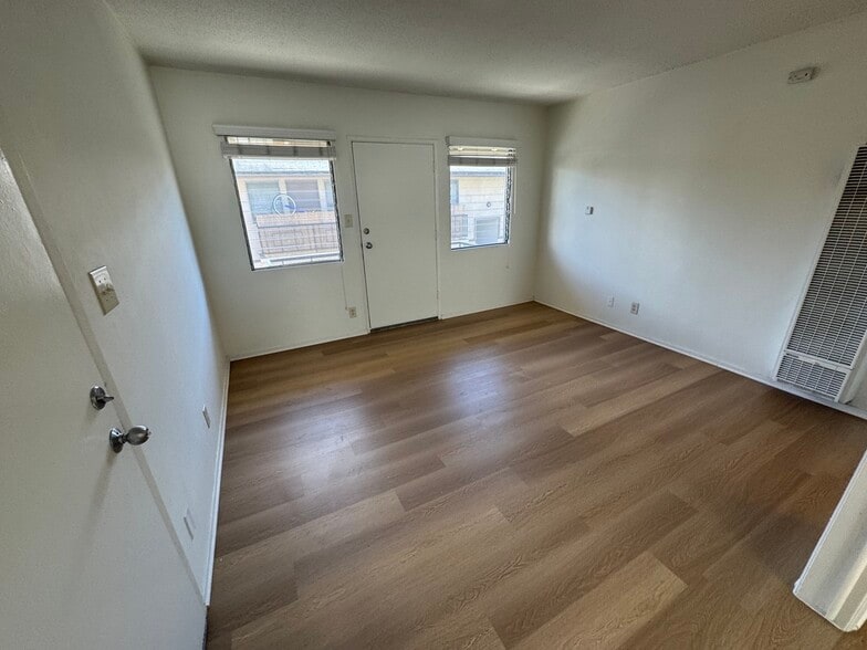 Building Photo - 5102 Inglewood Blvd